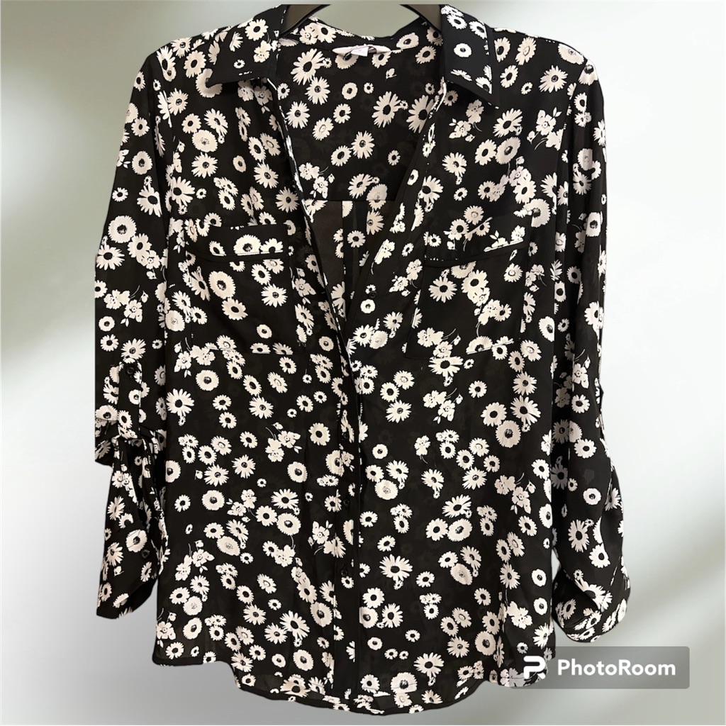 Black And White Floral Blouse Candie’s Size Medium
